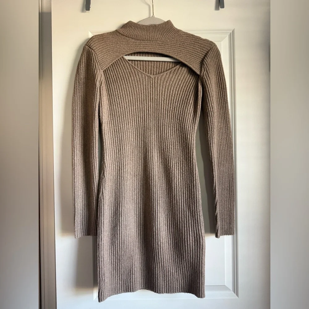 Olive & Oak Tan Long Sleeve Ribbed Dress - Picture 2 of 3